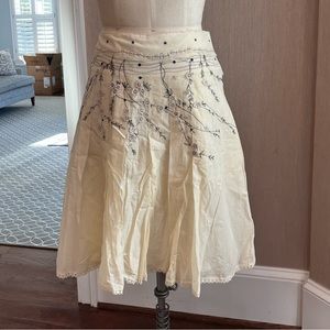CUTE Ted Baker skirt! Cream with flower stitching and embroidery. Size 4